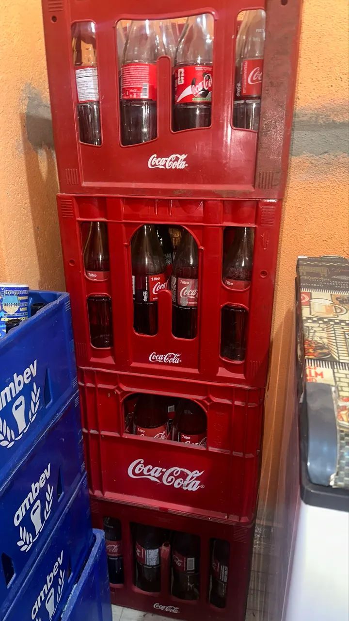 Engradados de coca cola de 1L retornáveis