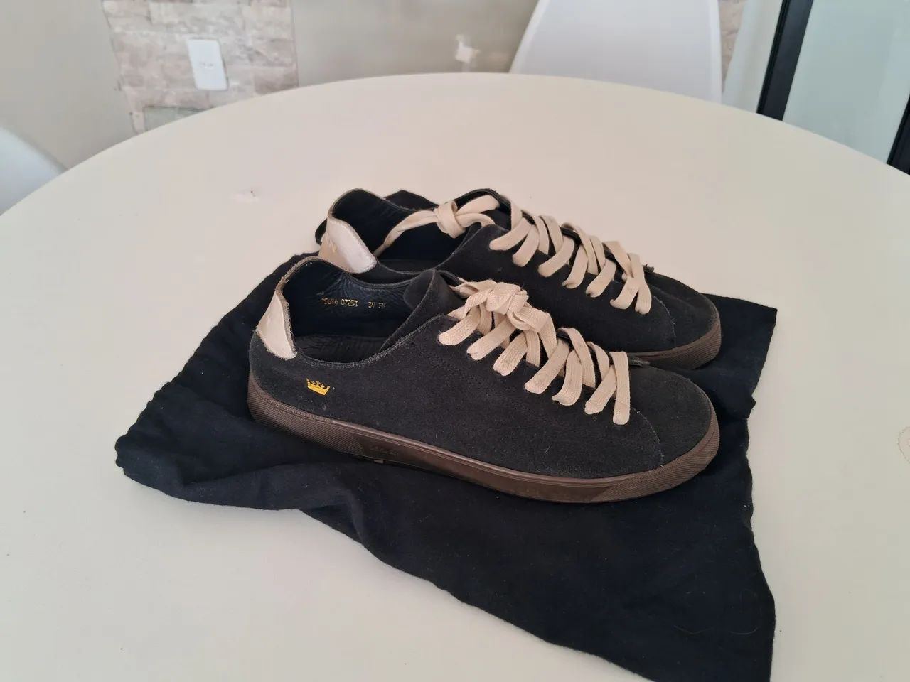 Tenis osklen couro soft tamanho 39 - Foto 2