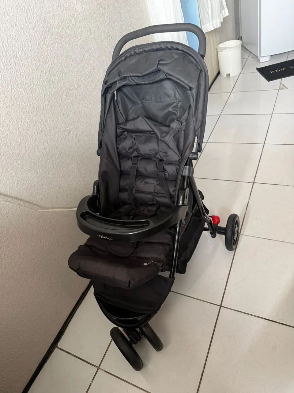 Carrinho de bebê.
