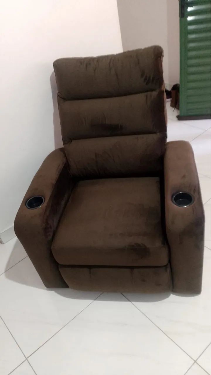 POLTRONA PAPAI HERÓI COM PORTA COPO