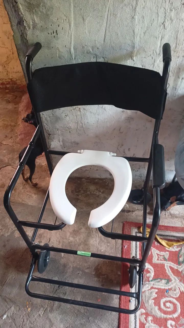 Vendo cadeira de banho  - Foto 3
