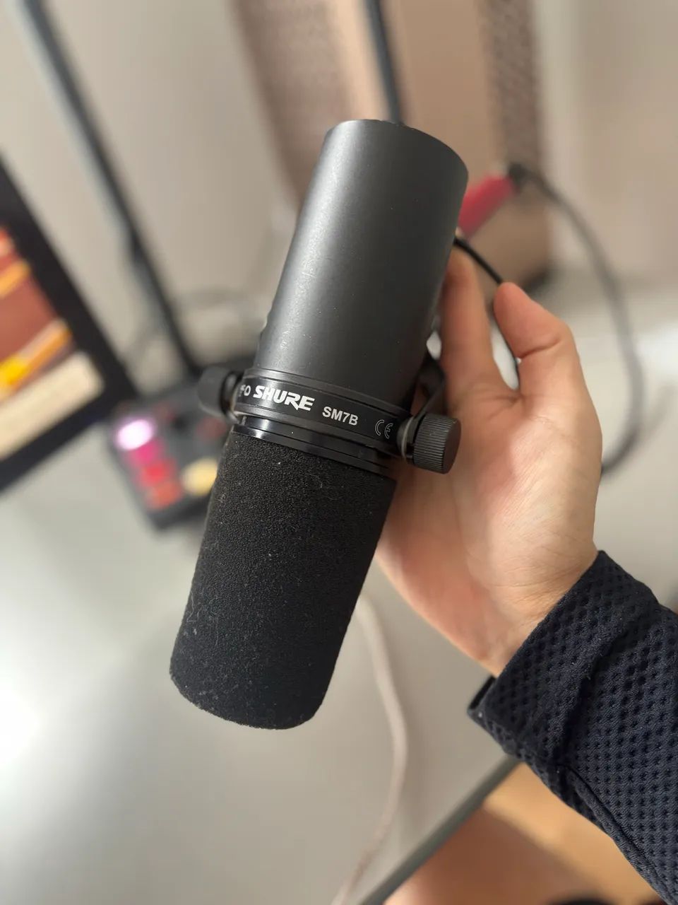 KIT COMPLETO SHURE SM7B + DYNAMITE (BOOSTER) + FIFINE SC3 INTERFACE DE AUDIO  - Foto 3