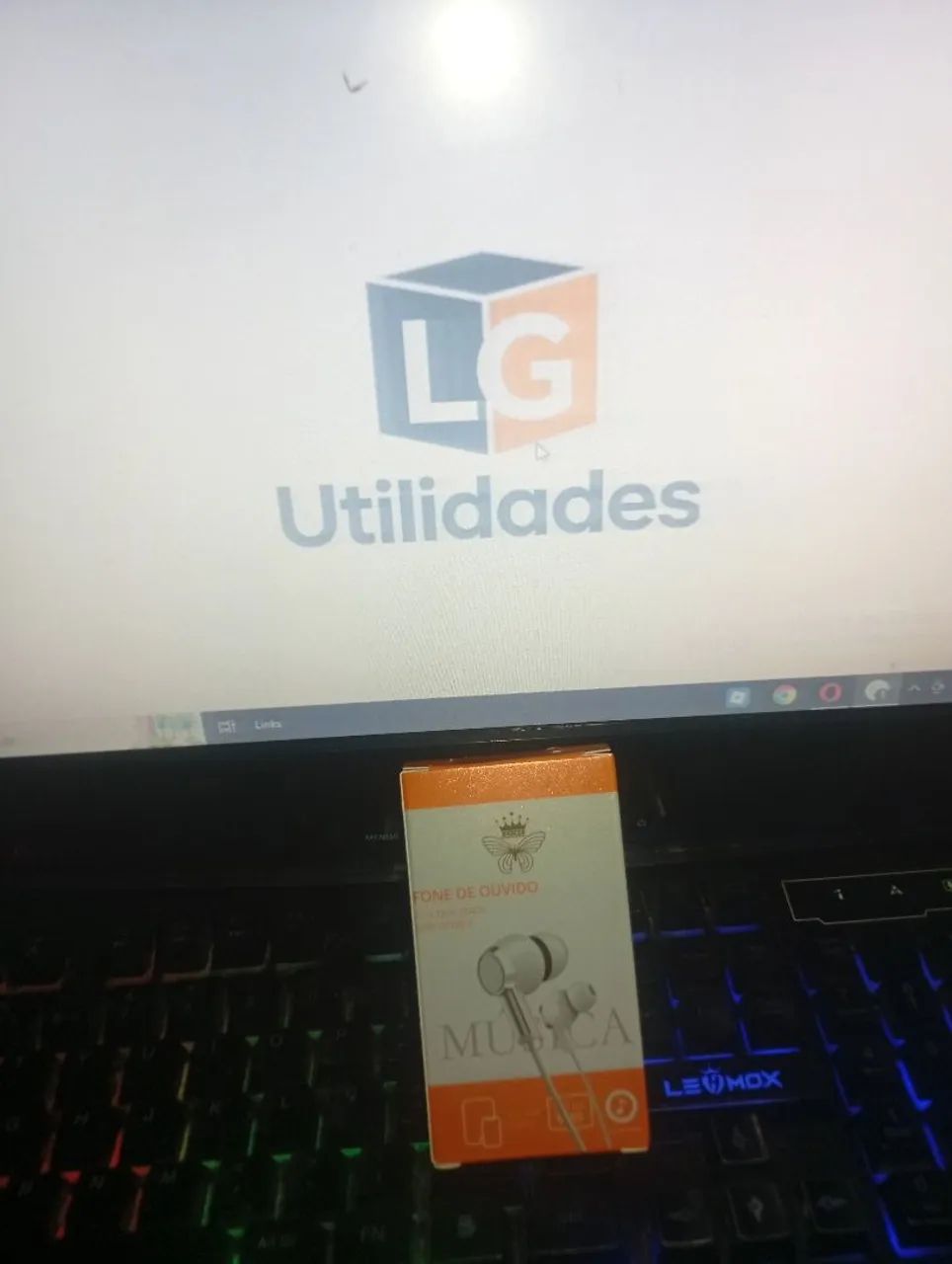 Fones auricular branco com microfone  - Foto 2