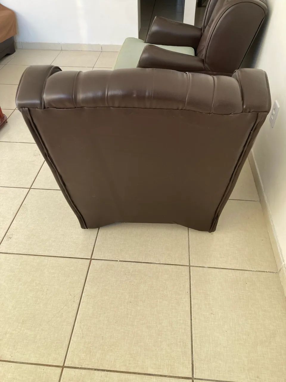 Conjunto Vintage de Sofá 3 lugares + 2 Poltronas - Foto 2