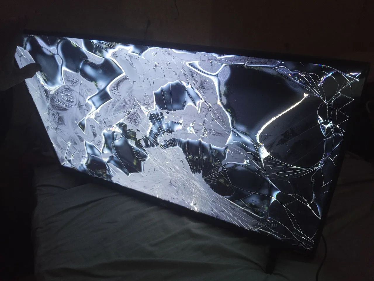 Uma tv AOC Roku de 32 polegadas 