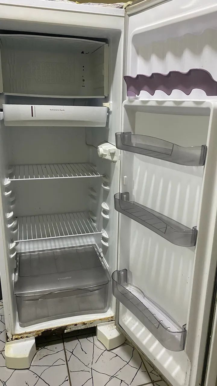 Geladeira esmaltec 