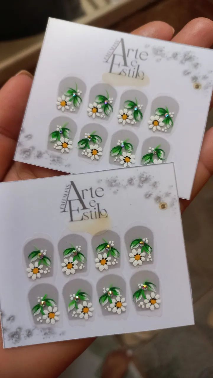 Vendo adesivos de unhas