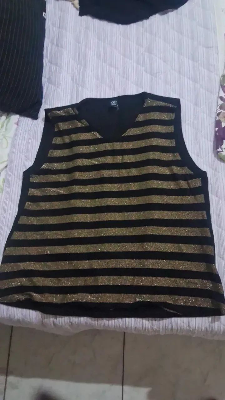 Blusa preta com brilho dourado XL - Foto 2