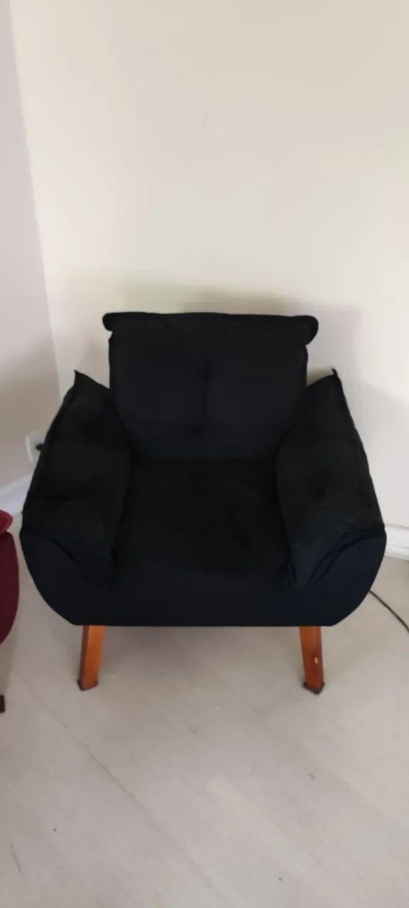 Três Poltronas preto e vermelho. Tecido e espuma. - Foto 4