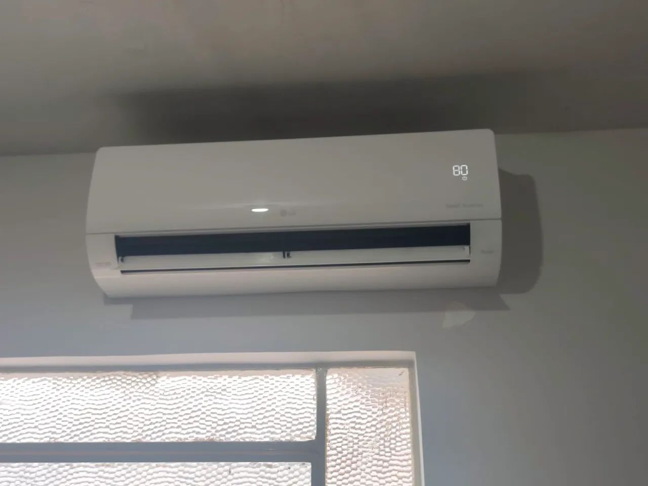 ? AR-CONDICIONADO LG DUAL INVERTER VOICE 12.000 BTUS - FRIO ?
