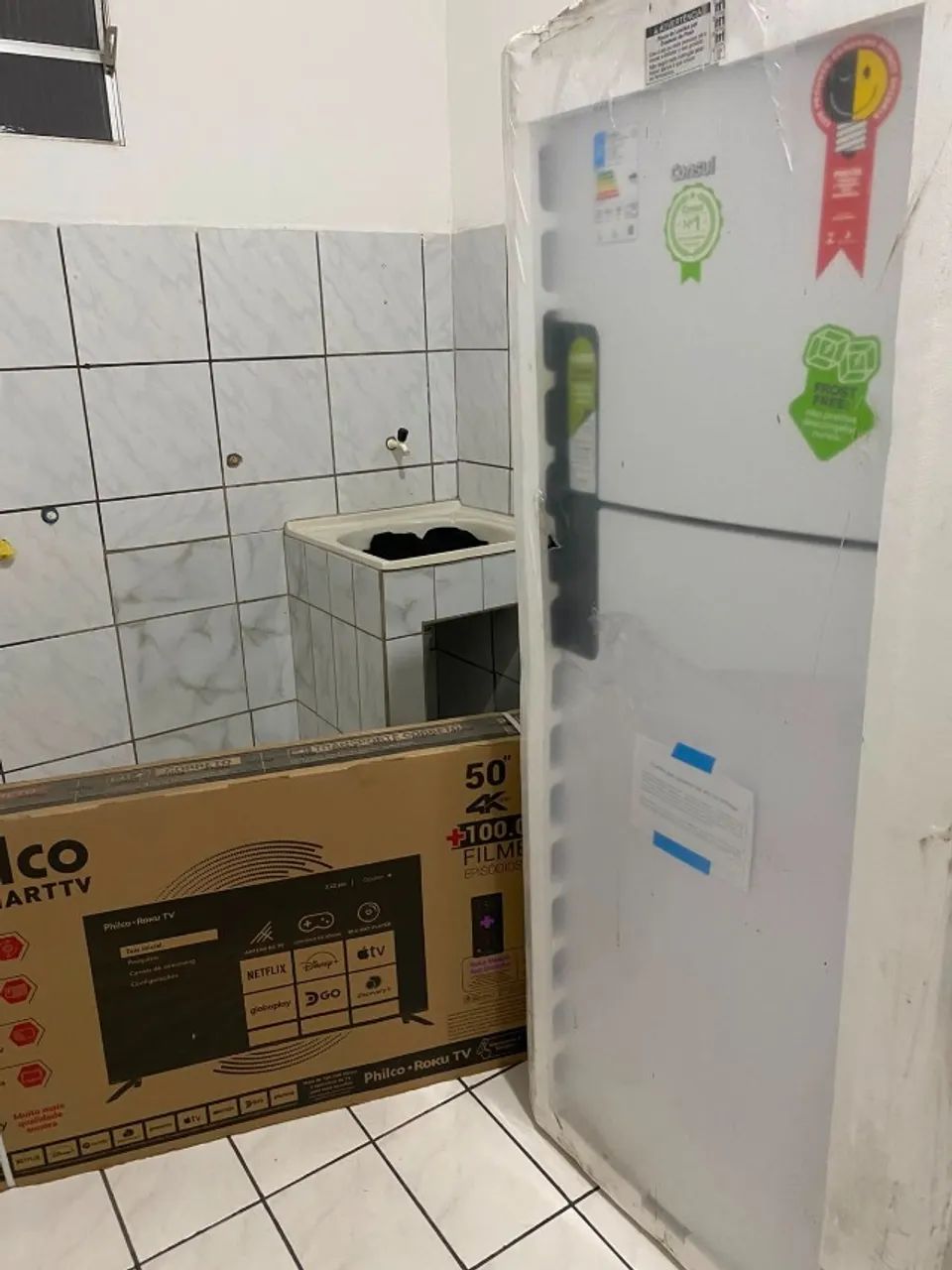 Smart TV Philco 50" Polegadas 4K  / Geladeira CRM50MB 412 Litros Frost Free