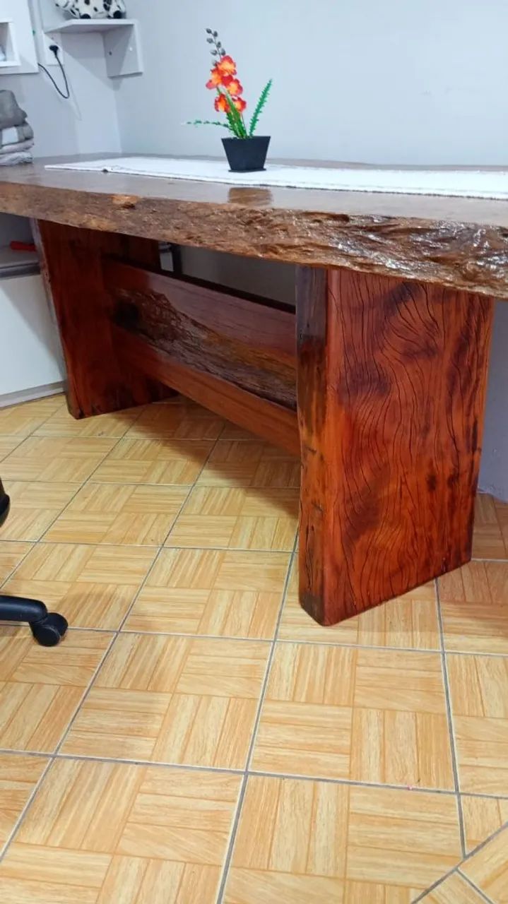 Mesa rústica com oito cadeiras  - Foto 4