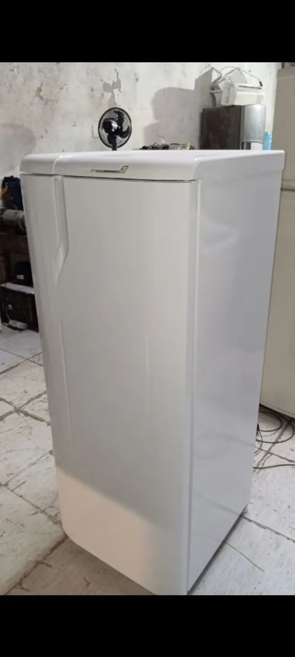 Geladeira Eletrolux funcionando perfeitamente completa 