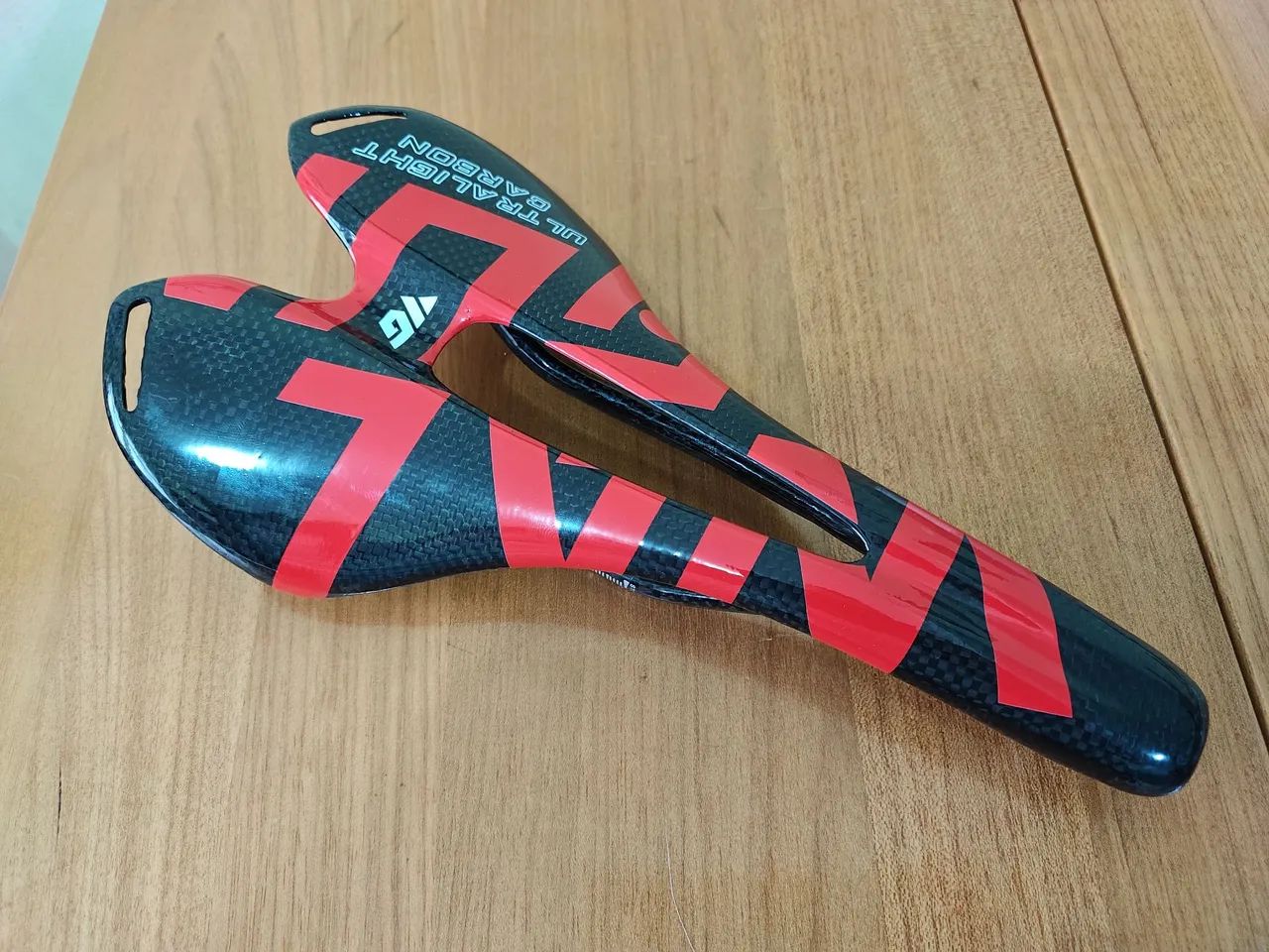 Selim carbono carbono walgun 143mm