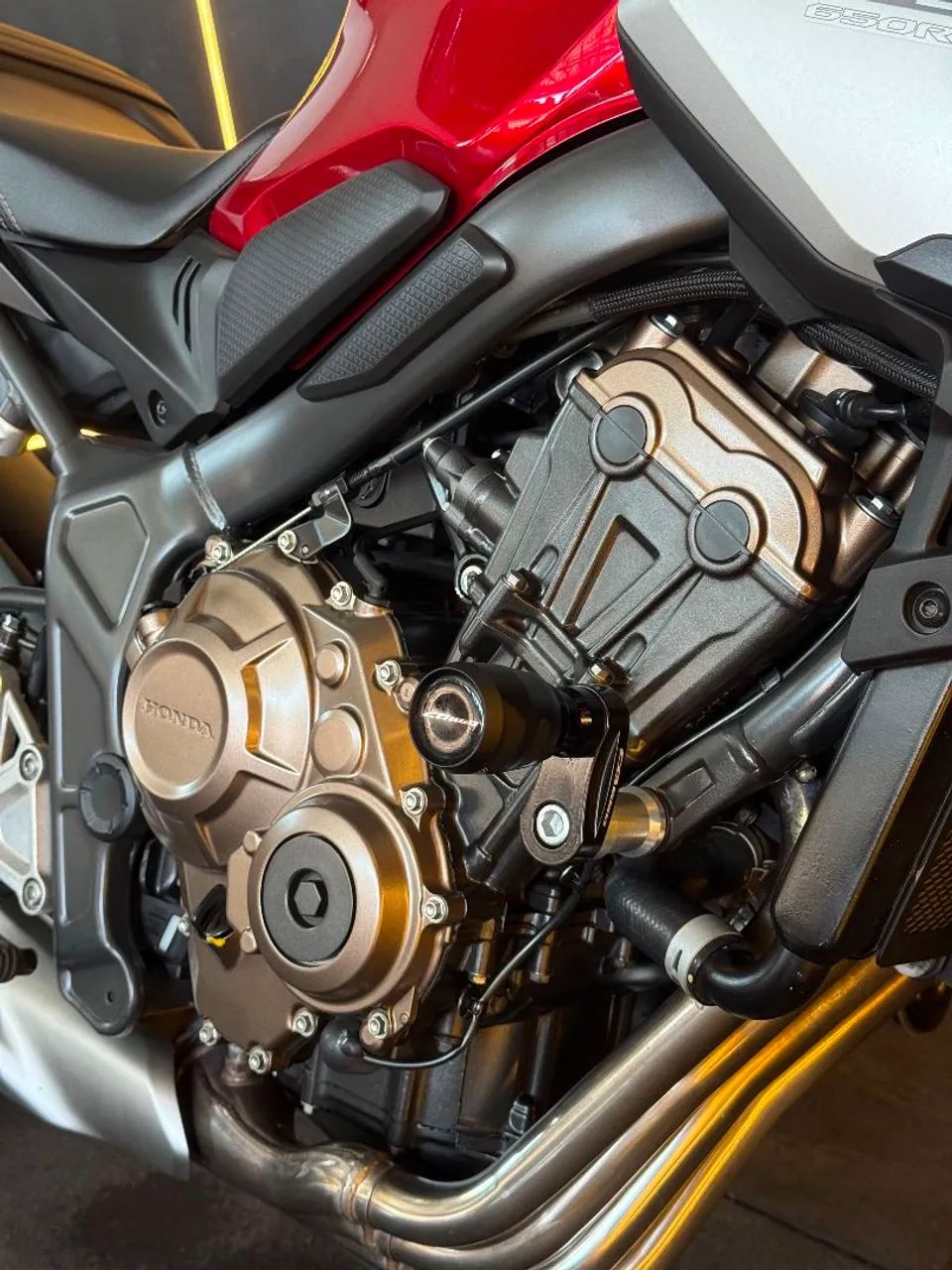 CB 650 R 2022 - Foto 4