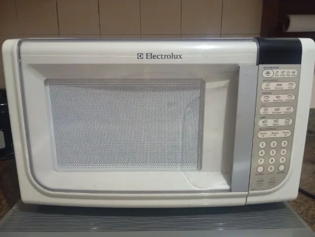 Microondas Eletrolux 31 litros usado