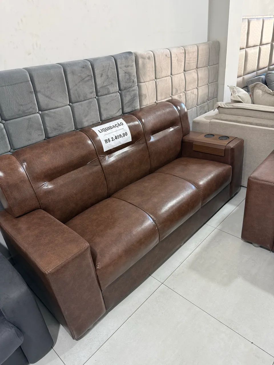 Sofá de 2 e 3 lugares courino