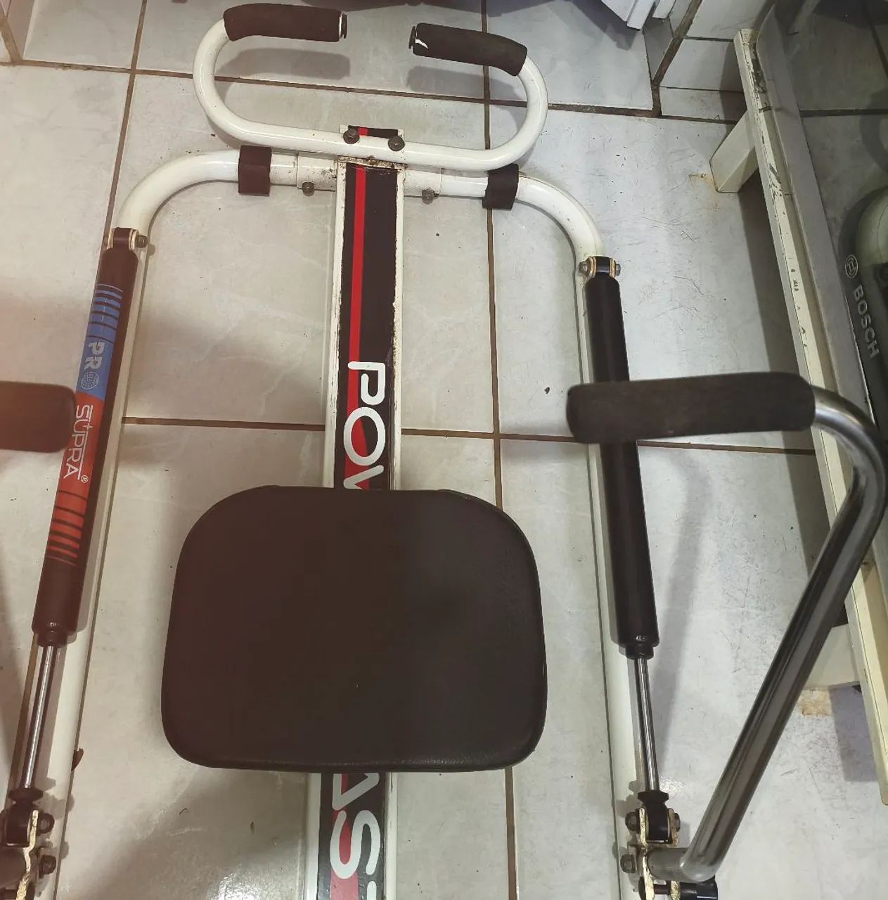 Aparelho simulador de remo seco hidráulico