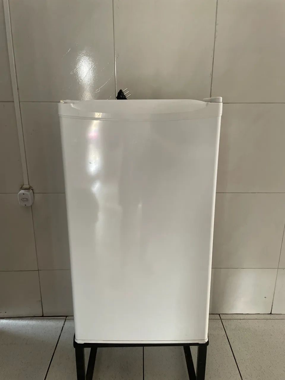 Frigobar em perfeito estado de conservação funcionando perfeitamente.