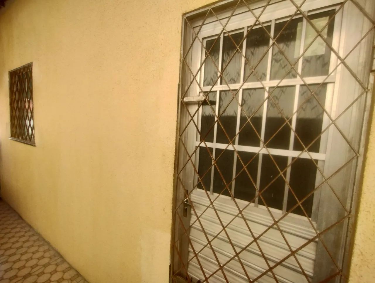 Alugo casa 