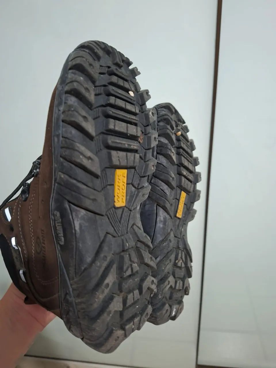 BOTA COM C.A EM COURO LEGITIMO - Foto 3