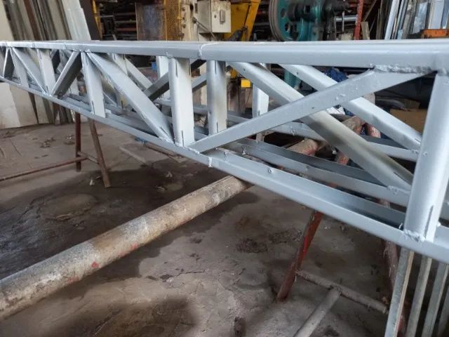 Treliça telhado cobertura estrutura  feito em viga U de 2 " polegadas com 25cm  - Foto 2