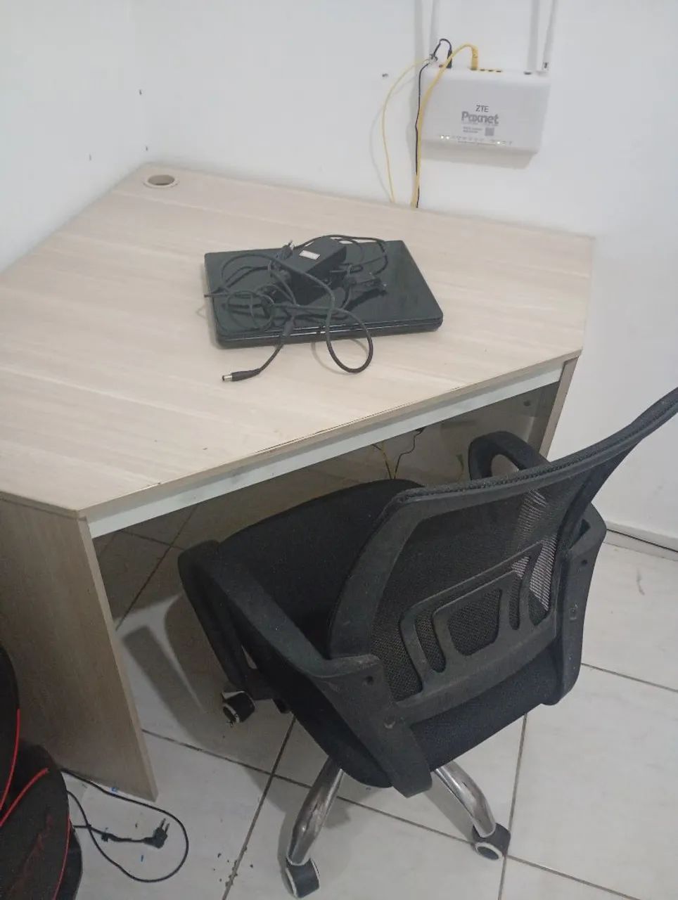 Escrivaninha com cadeira  - Foto 2
