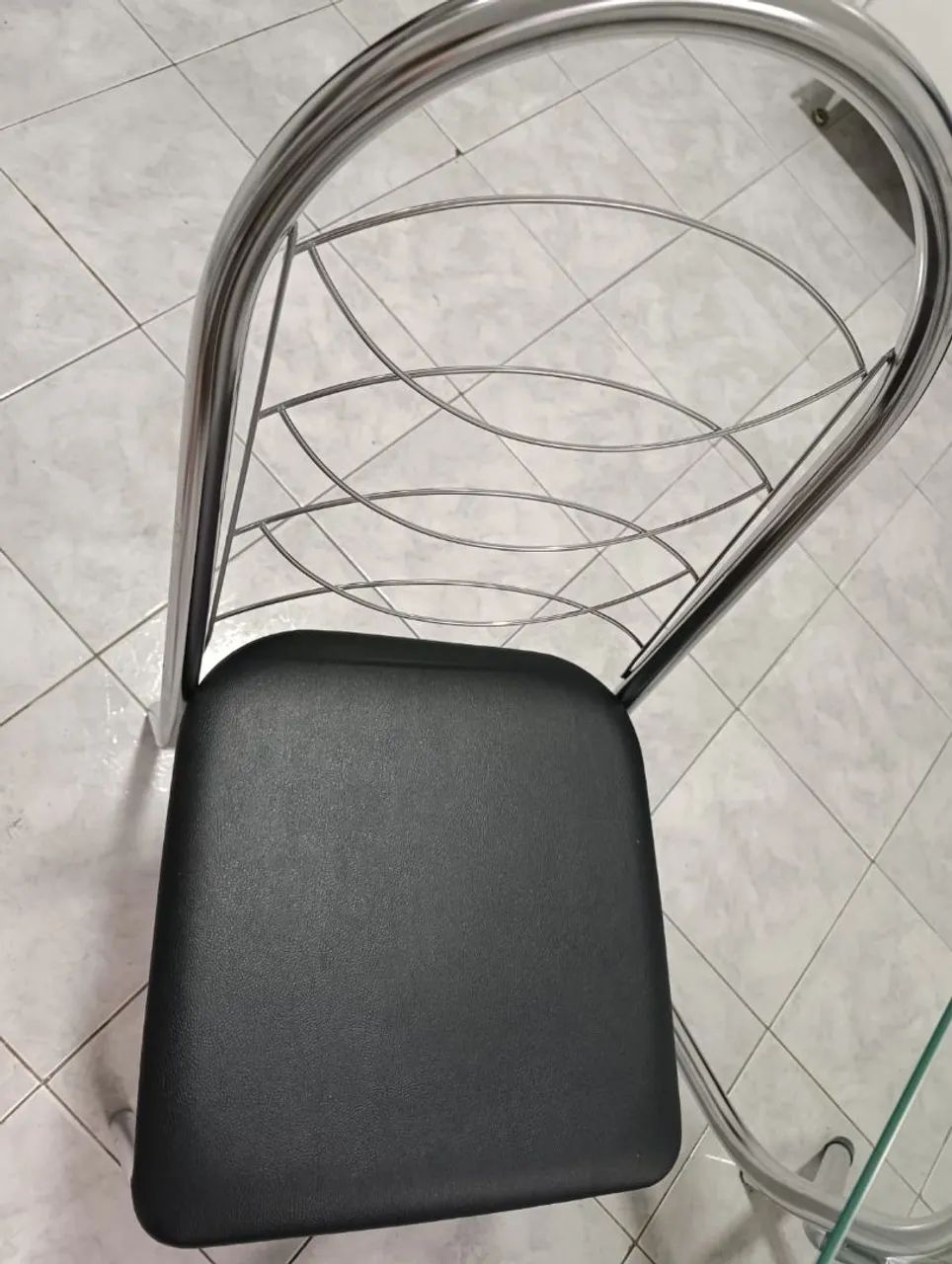 Mesa com vidro com 2 cadeiras  <br>? Valor negociável - Foto 3