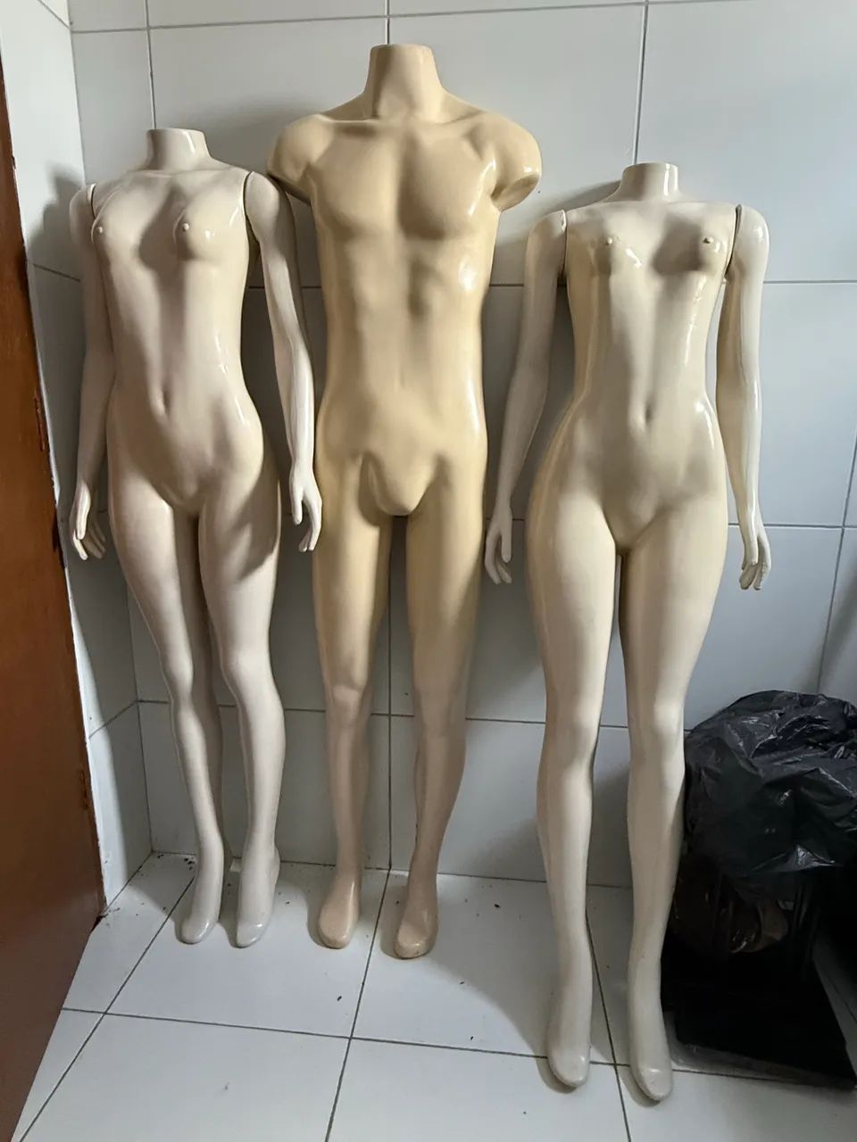 Venda de 3 manequins e 200 cabides - Foto 4