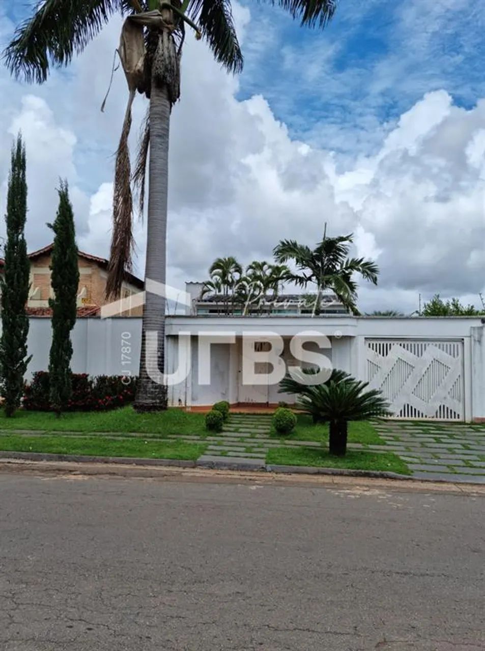 Sobrado à venda  setor sudoeste - 5 quartos, piscina e amplo terreno