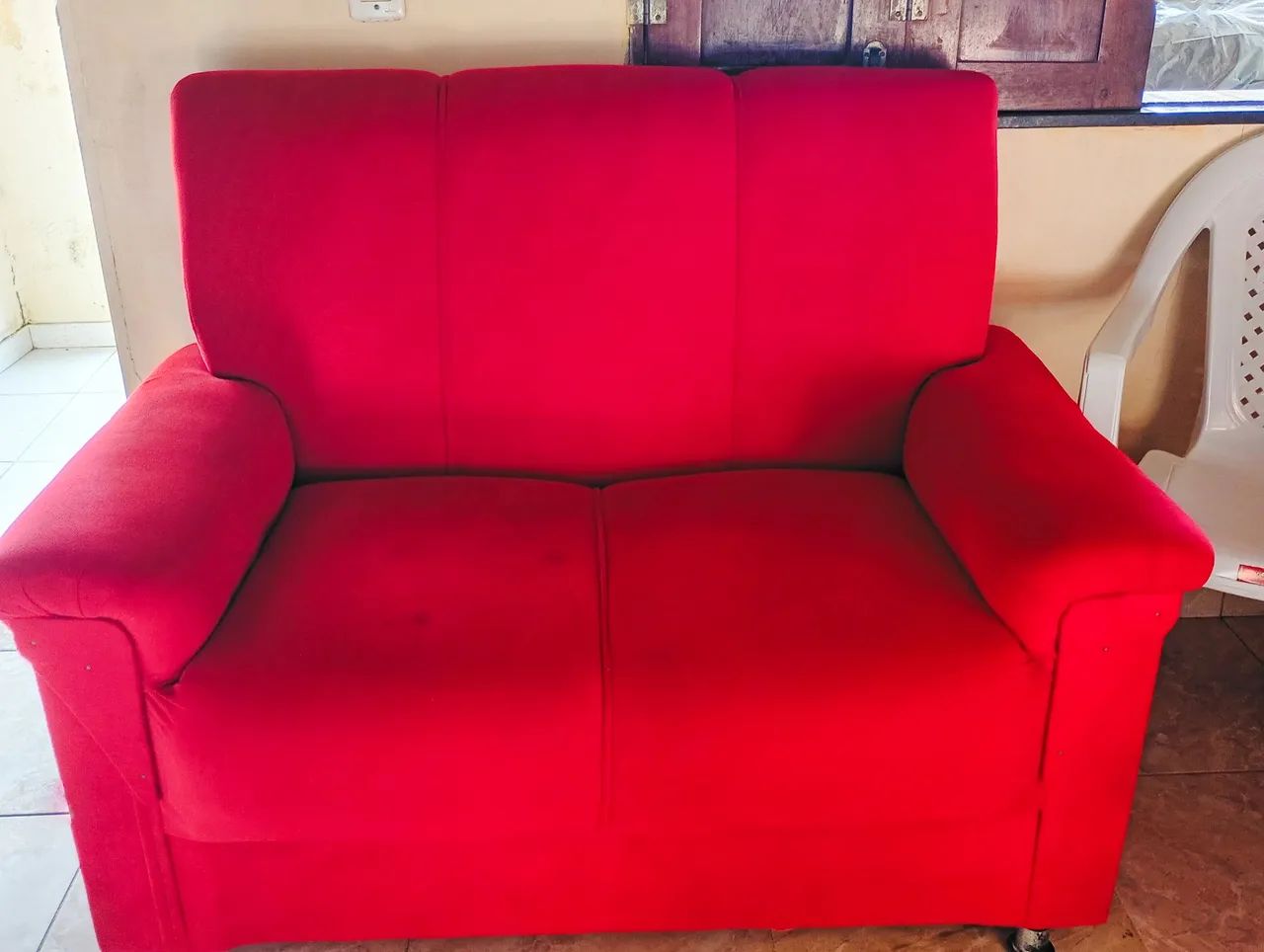 Sofá vermelho totalmente novo - Foto 3