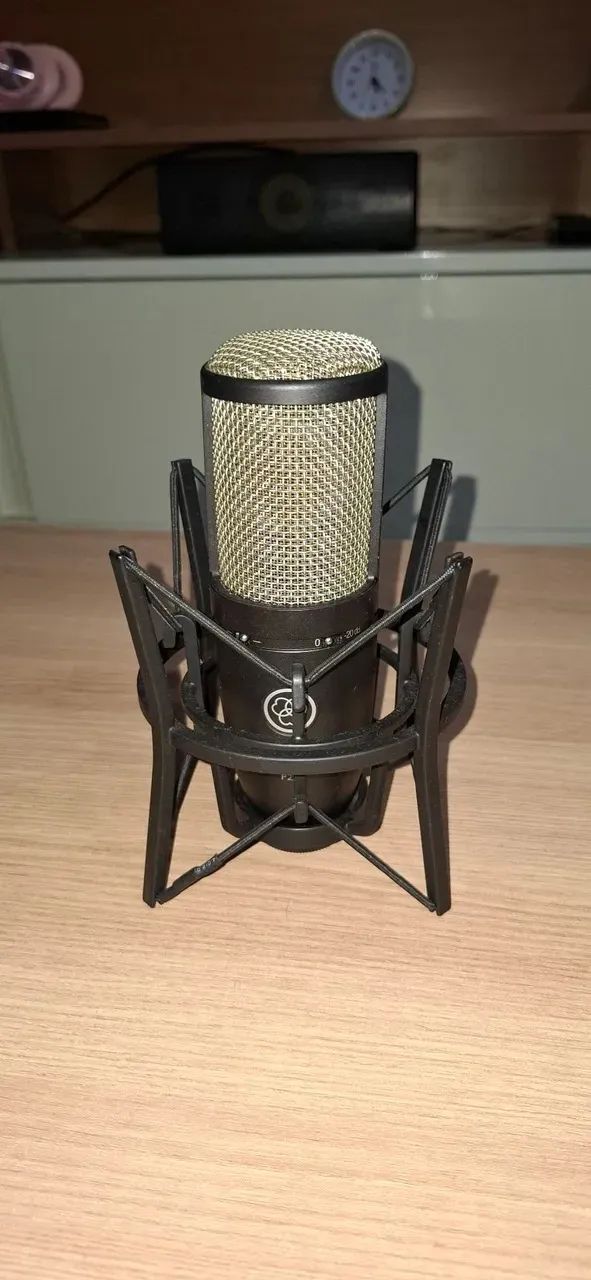 Microfone AKG P220 + Shock Mount (Troco por Baixo Tagima Millenium