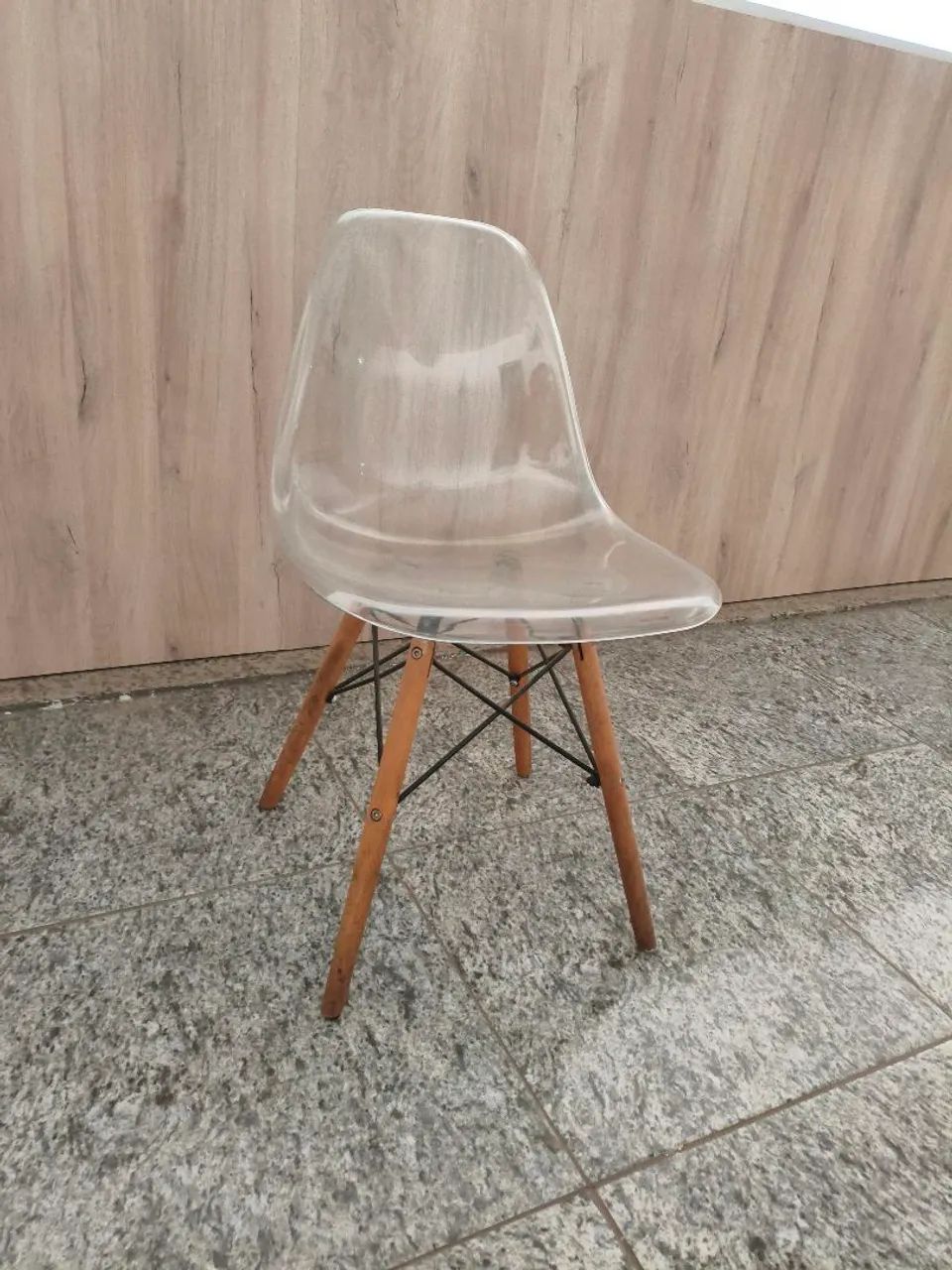 Cadeira compe deadeira e assento transparente 