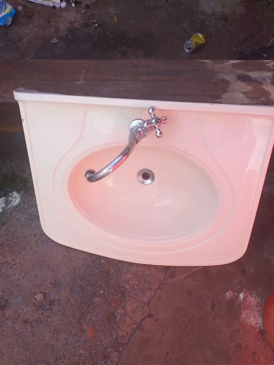 Lavatório em bom estado 