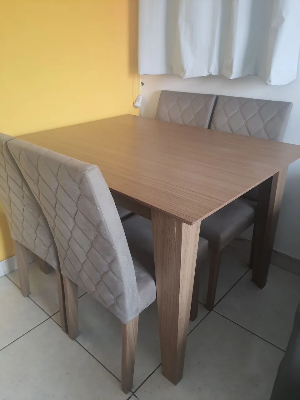 Mesa de Jantar com 4 cadeiras