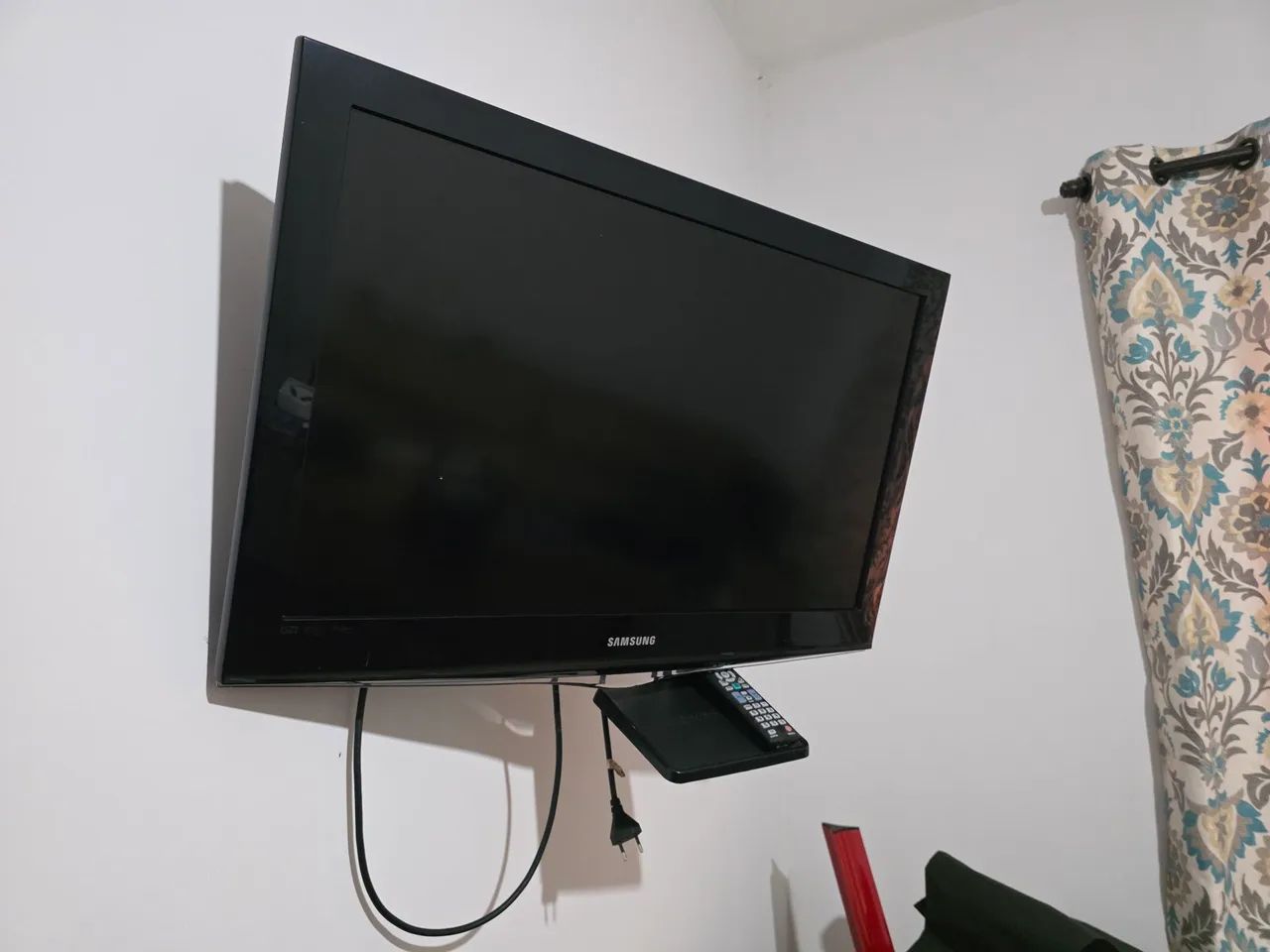TV Samsung 32? LCD com Controle, HDMI e USB + Base Original - Foto 2
