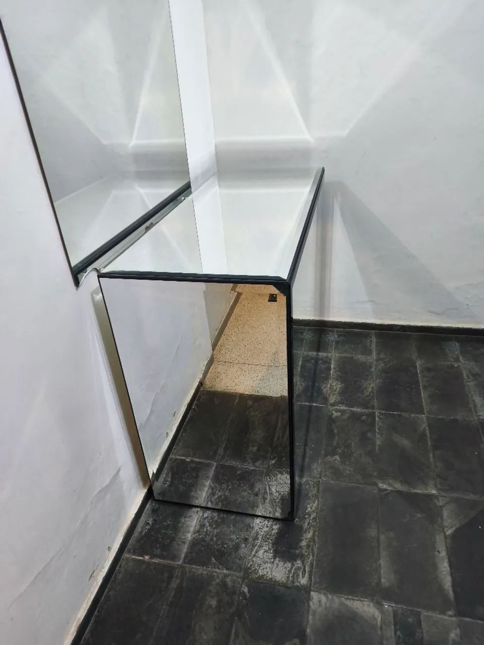 Balcão espelhado para loja