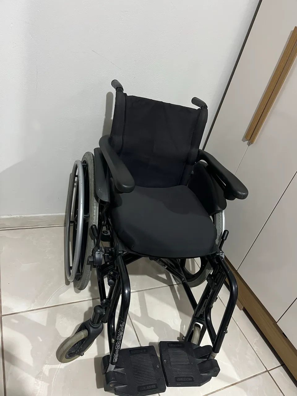 Vendo cadeira de rodas  - Foto 5
