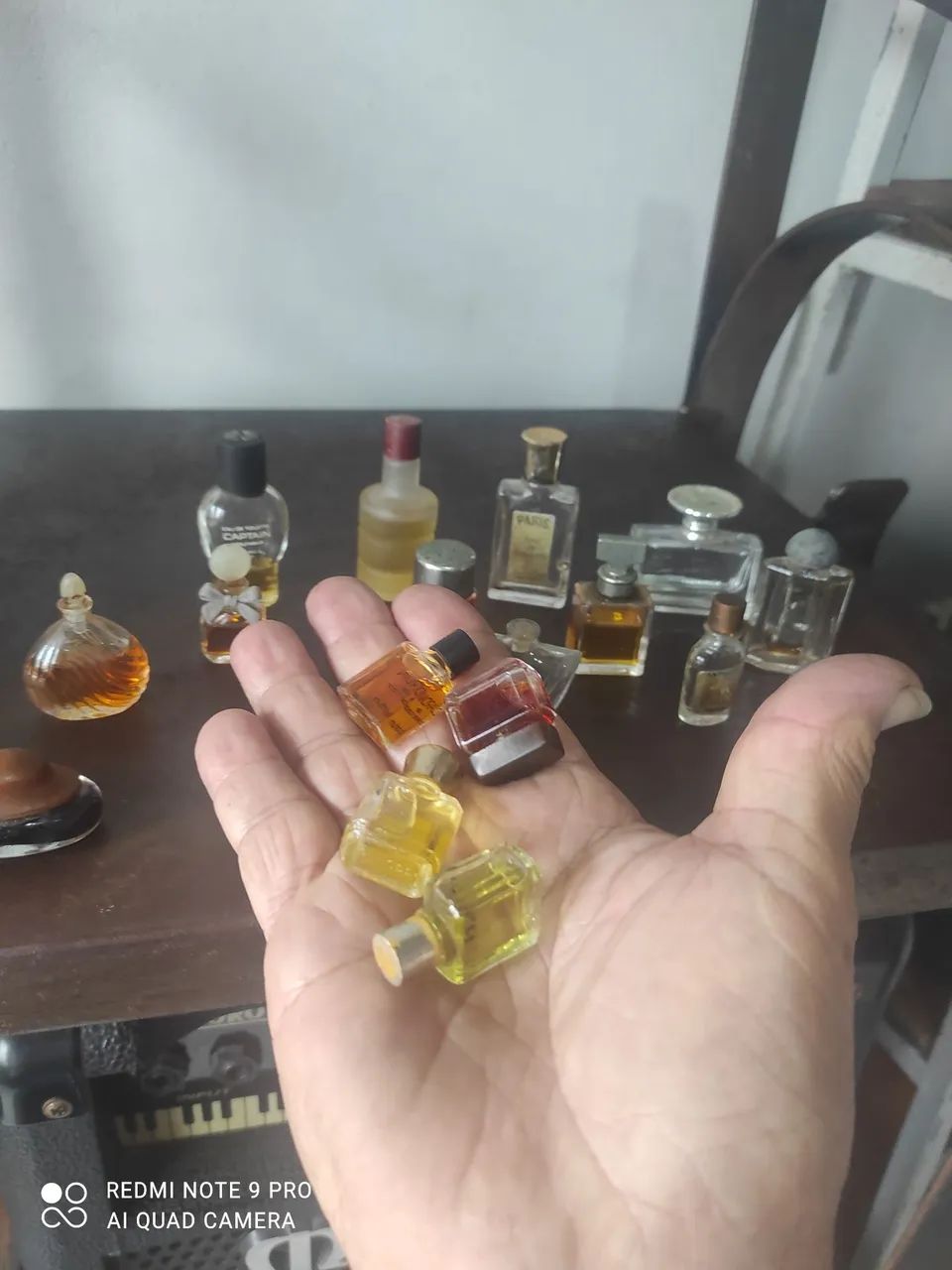 Mini vidros de perfume,antigos ,leia: - Foto 3