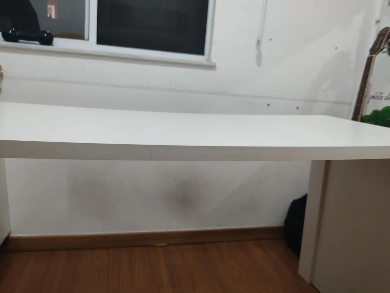 Mesa em L branca