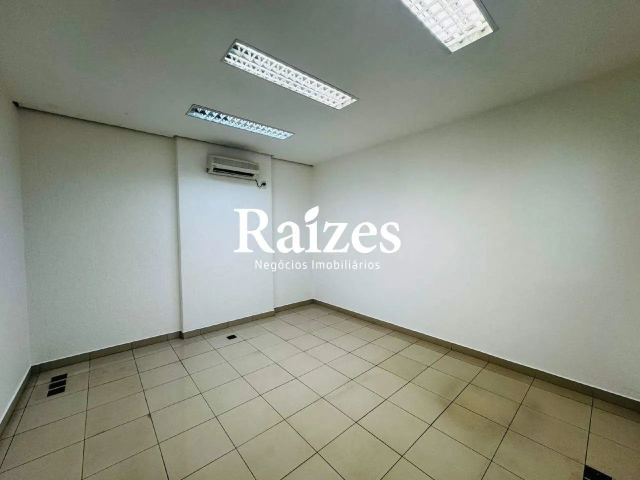 Prédio Comercial para Alugar com 350m², 2 Pavimentos e Elevador em Avenida Movimentada - Foto 4