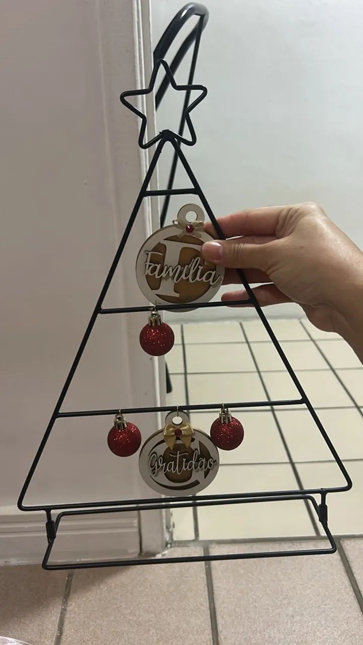 Árvore de Natal aramada 