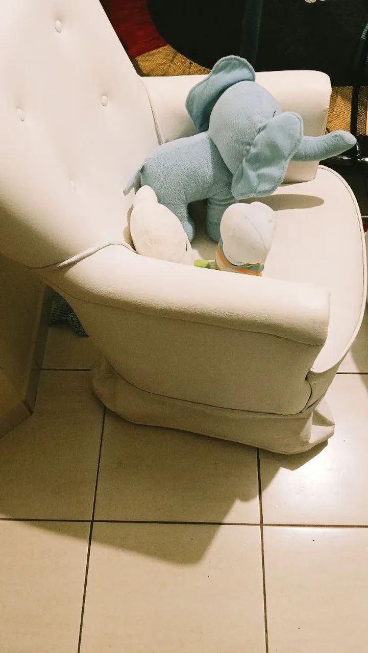 Poltrona de Amamentação de Balanço com Puff - Foto 2