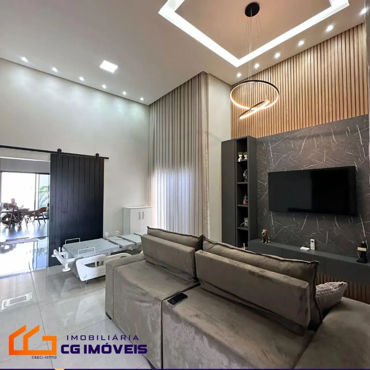 Com piscina, placa solar e planejado - Foto 4