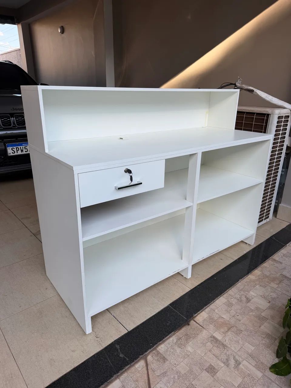 Balcão de atendimento com gaveta 