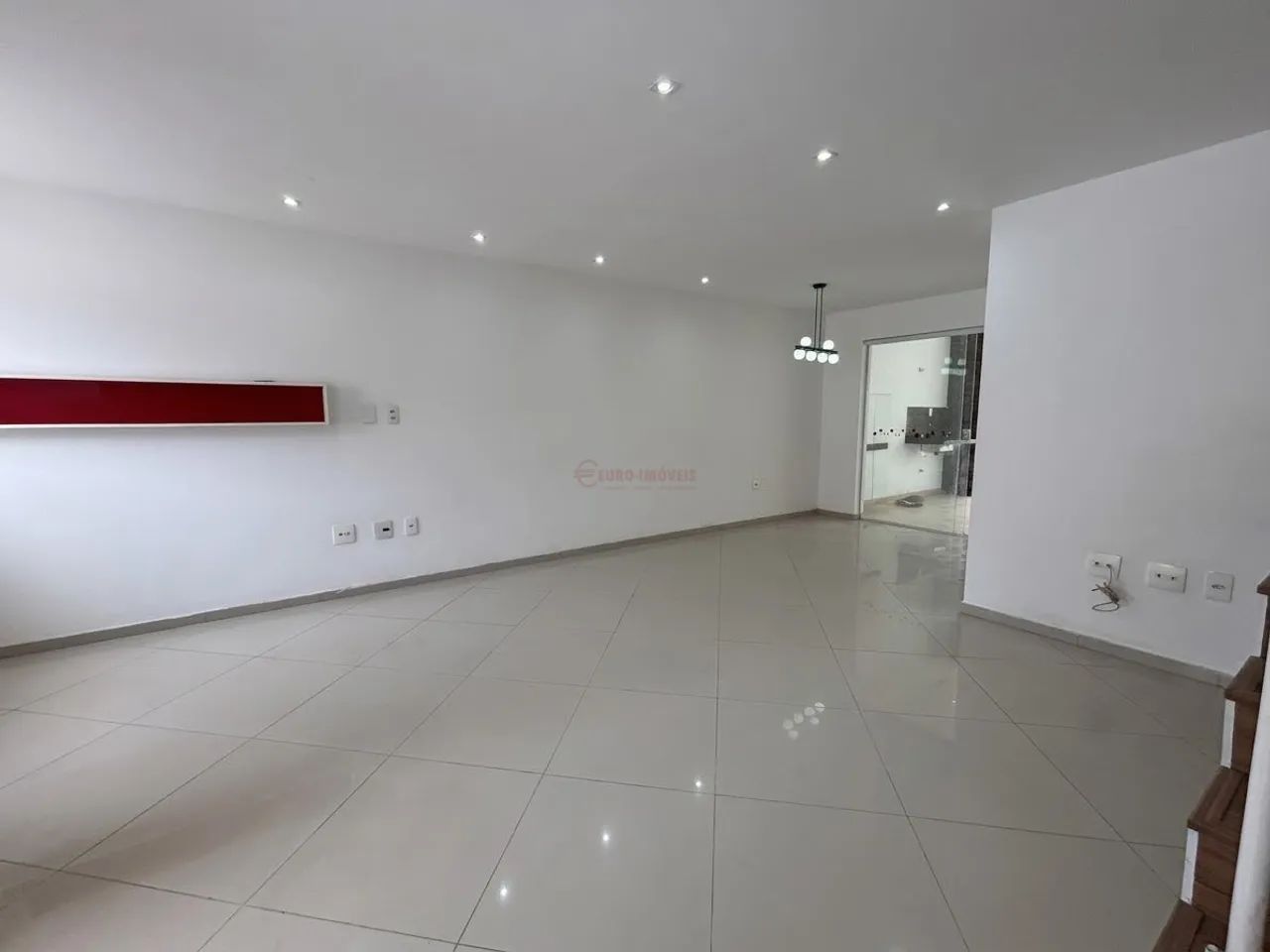 Casa ampla com 3 quartos - Foto 2