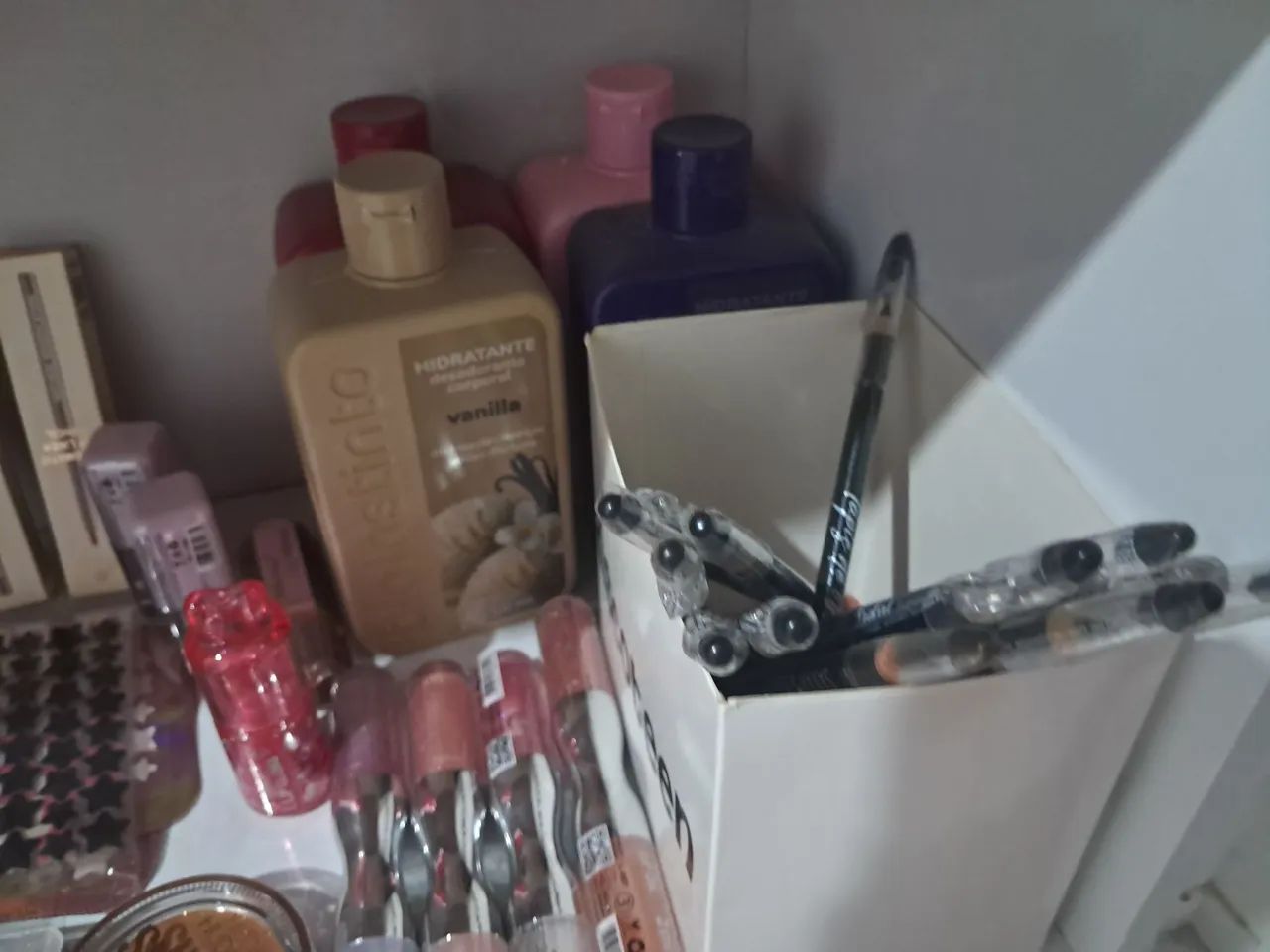 Vendendo um estoque de maquiagem e acessórios  - Foto 4