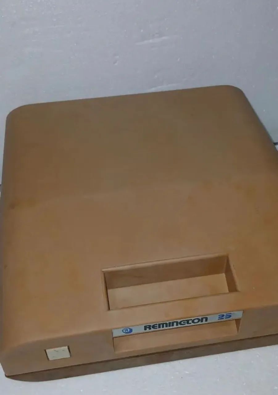 Máquina de escrever antiga Remington