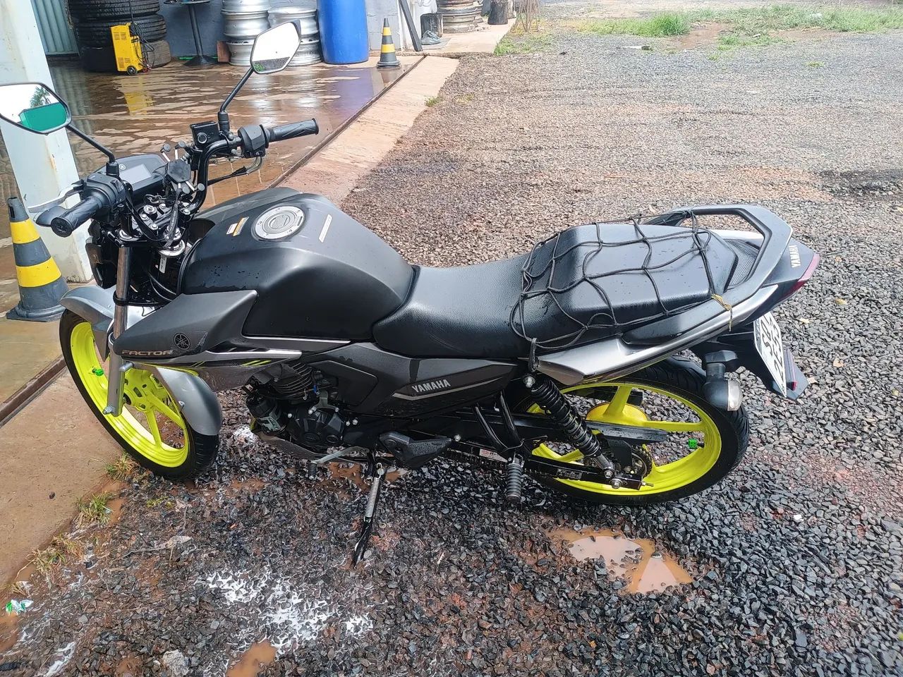Vende-se essa moto