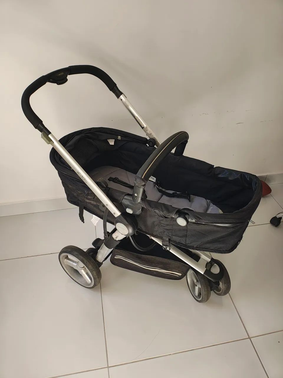 Vendo carrinho de bebê 2 em 1 triciclo - Foto 2